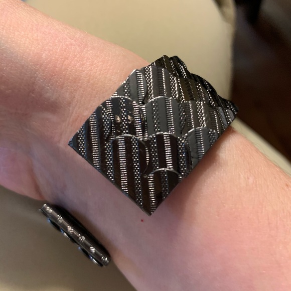 Jewelmint scale bracelet - Picture 2 of 5